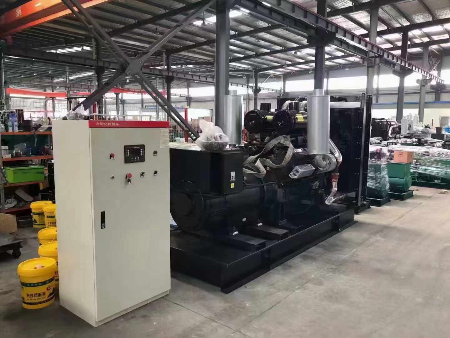 君山柴油发电机运行时的噪音和振动水平如何？