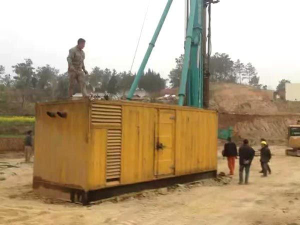 君山如何判断水冷式机油散热器密封件是否需要更换？